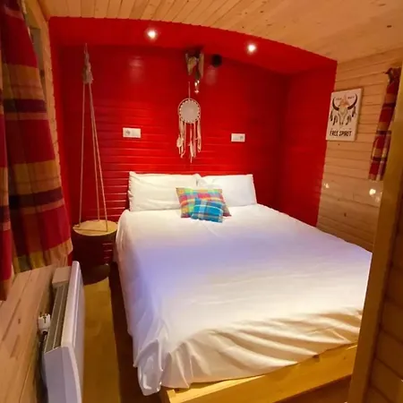 Roulotte Insolite Avec Bain Nordique Prive A La Fleche - Fr-1-410-485 * La Flèche