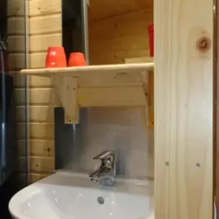 Roulotte Insolite Avec Bain Nordique Prive A Vakantiehuis *
