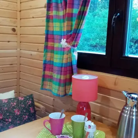 Roulotte Insolite Avec Bain Nordique Prive A Vakantiehuis *