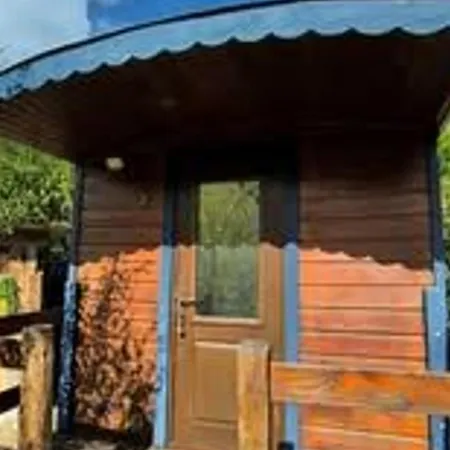 Roulotte Insolite Avec Bain Nordique Prive A Vakantiehuis