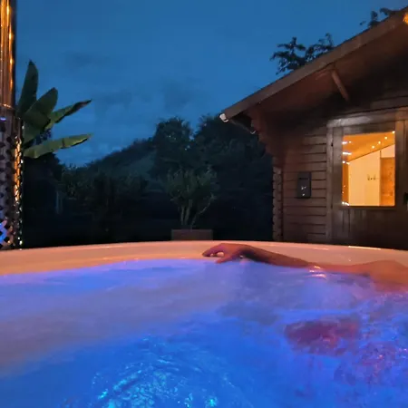 Roulotte Insolite Avec Bain Nordique Prive A * La Flèche