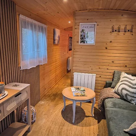 Vakantiehuis Roulotte Insolite Avec Bain Nordique Prive A La Flèche